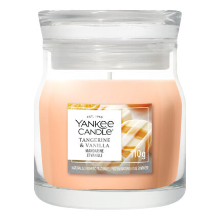Yankee Candle Tangerine & Vanilla Duftkerze im Glas vor weißem Hintergrund