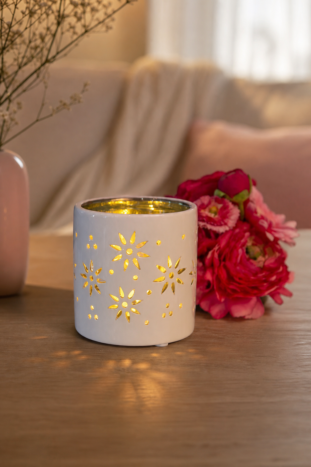 Tischlicht Florana 7cm creme/grün in einer stimmungsvollen Anwendungsszene