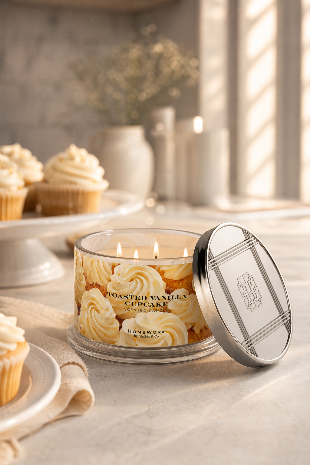 Toasted Vanilla Cupcake 510g (4-Docht) in einer stimmungsvollen Anwendungsszene