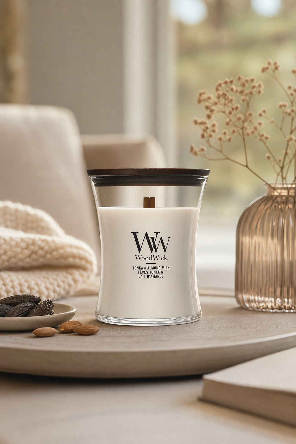 WoodWick Tonka & Almond Milk Kerze mit Mandeln und Schale
