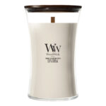 WoodWick Tonka & Almond Milk Kerze im Glas mit Holzdeckel