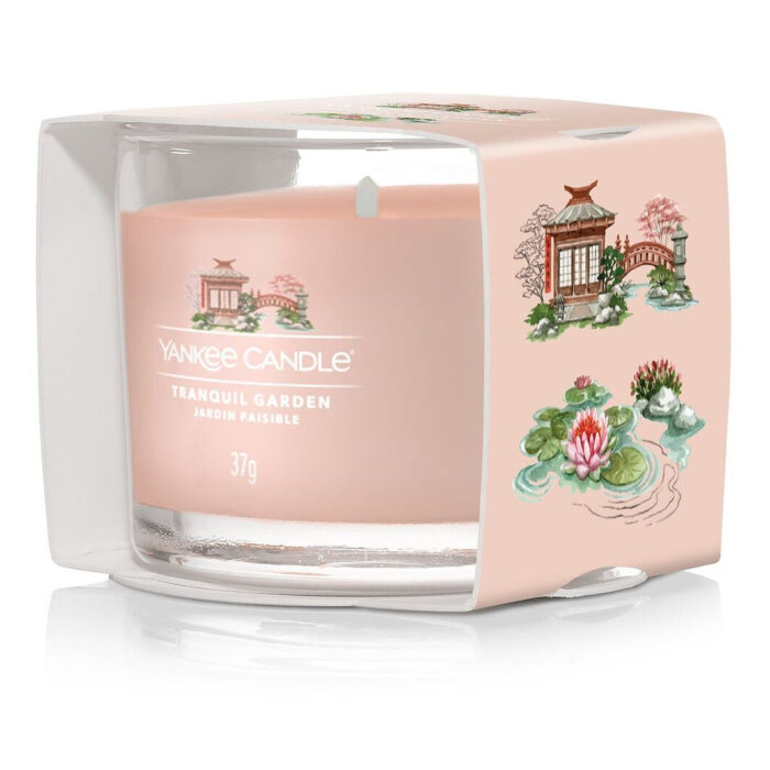 Yankee Candle Tranquil Garden Kerze in geöffneter bedruckter Verpackung