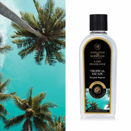 Nahaufnahme der Tropical Escape Lamp Fragrance Flasche mit Palmenetikett