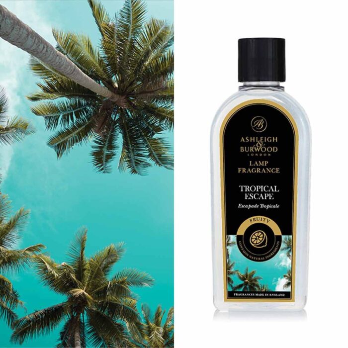 Nahaufnahme der Tropical Escape Lamp Fragrance Flasche mit Palmenetikett