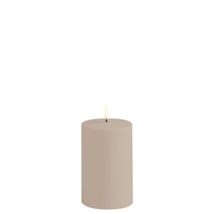 Uyuni Outdoor LED Stumpenkerze 7,8 x 12,7cm sandstone – Produktansicht