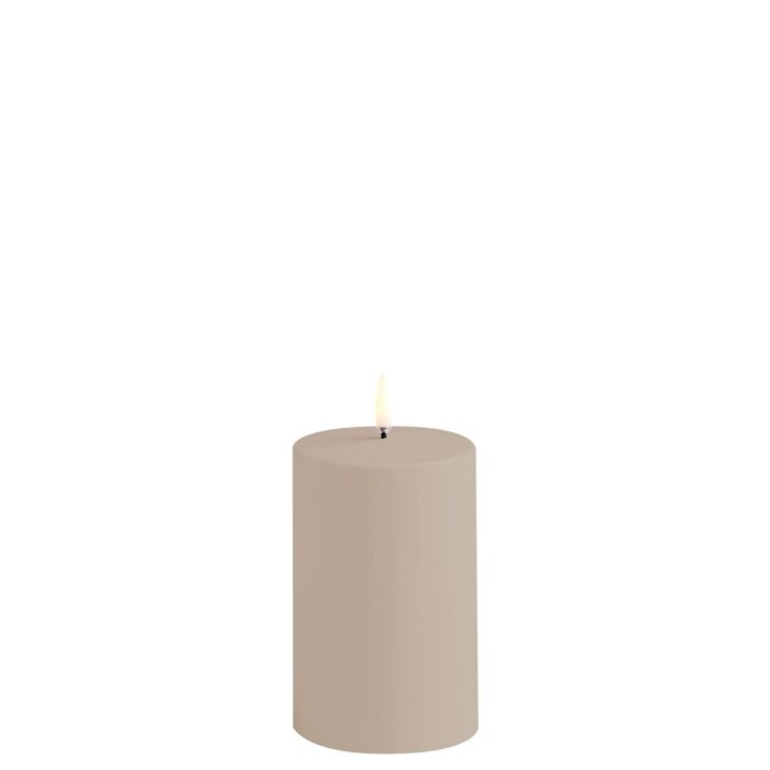 Uyuni Outdoor LED Stumpenkerze 7,8 x 12,7cm sandstone – Produktansicht