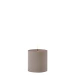 Uyuni Outdoor LED Stumpenkerze 8,4 x 10cm sandstone – Produktansicht