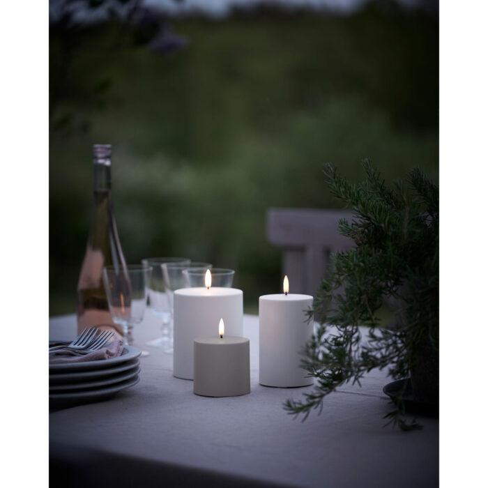 Uyuni Outdoor LED Stumpenkerze 8,4 x 10cm sandstone – Produktansicht