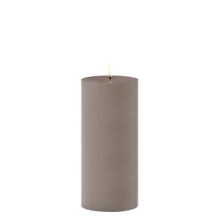 Uyuni Outdoor LED Stumpenkerze 8,4 x 20cm sandstone – Produktansicht