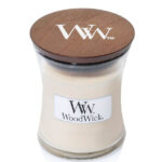 WoodWick Kerze im Glas mit Holzdeckel und WoodWick-Etikett