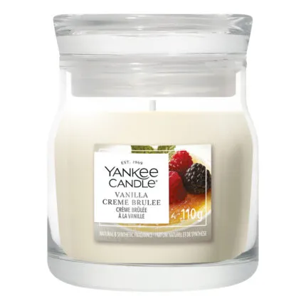 Yankee Candle Vanilla Crème Brûlée Duftkerze im Glas auf weißem Hintergrund