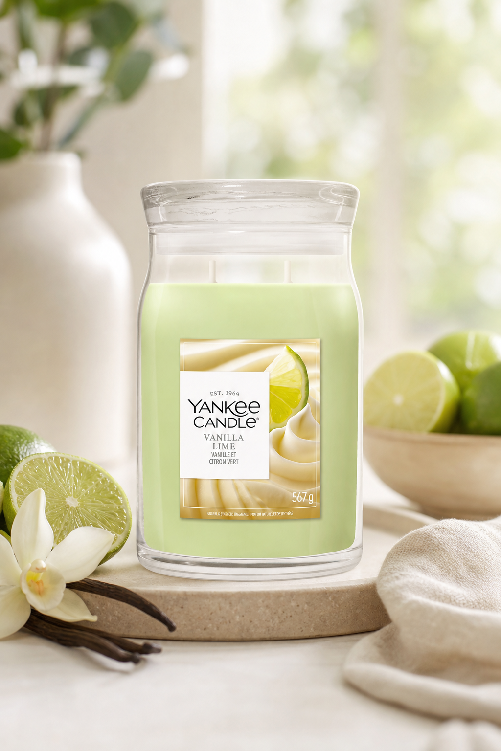 Vanilla Lime Signature Large Jar 567g in einer stimmungsvollen Anwendungsszene