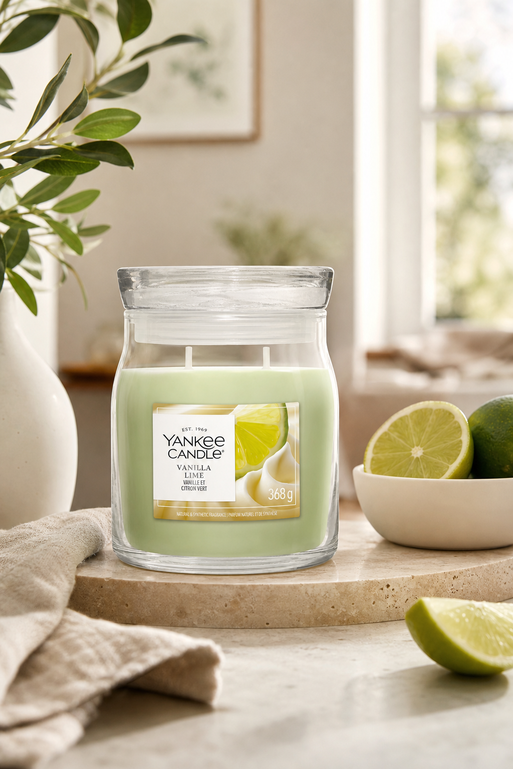 Vanilla Lime Signature Medium Jar 368g in einer stimmungsvollen Anwendungsszene
