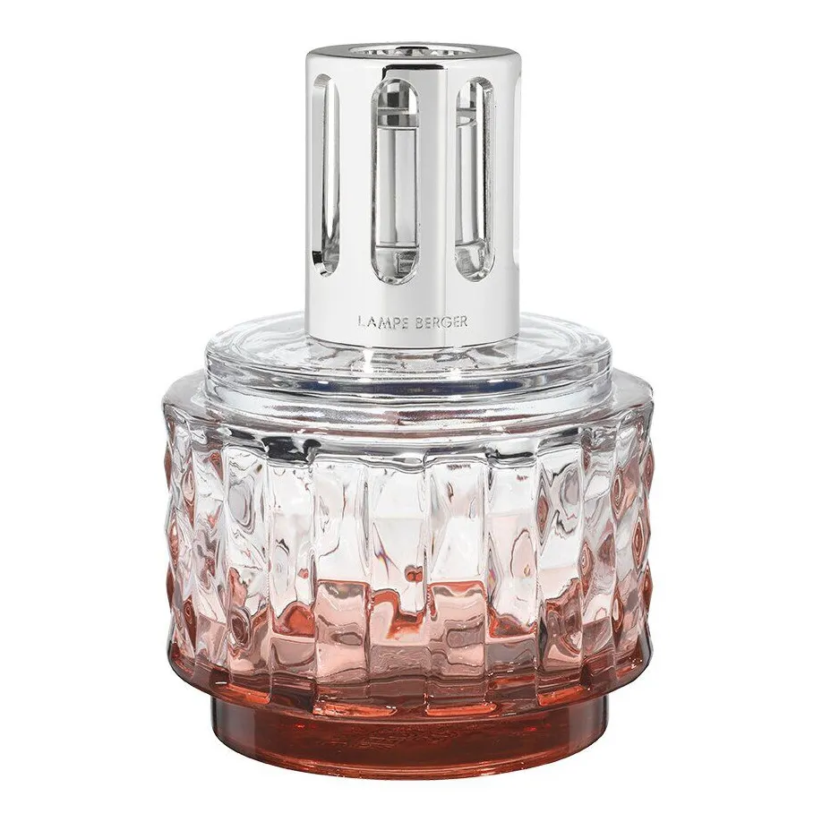Detailansicht der Rosé Duftlampe Nahaufnahme der Roséfarbenen Duftlampe mit silberner Schutzkappe