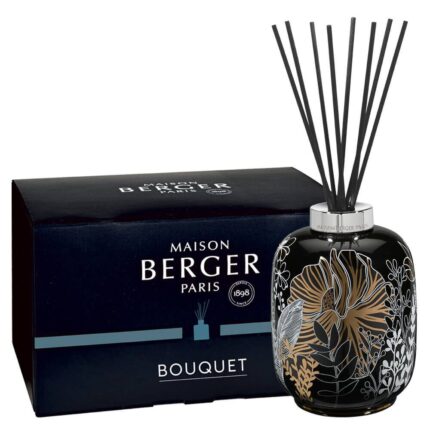 Schwarzer Maison Berger Diffuser mit Duftstäbchen neben Verpackung