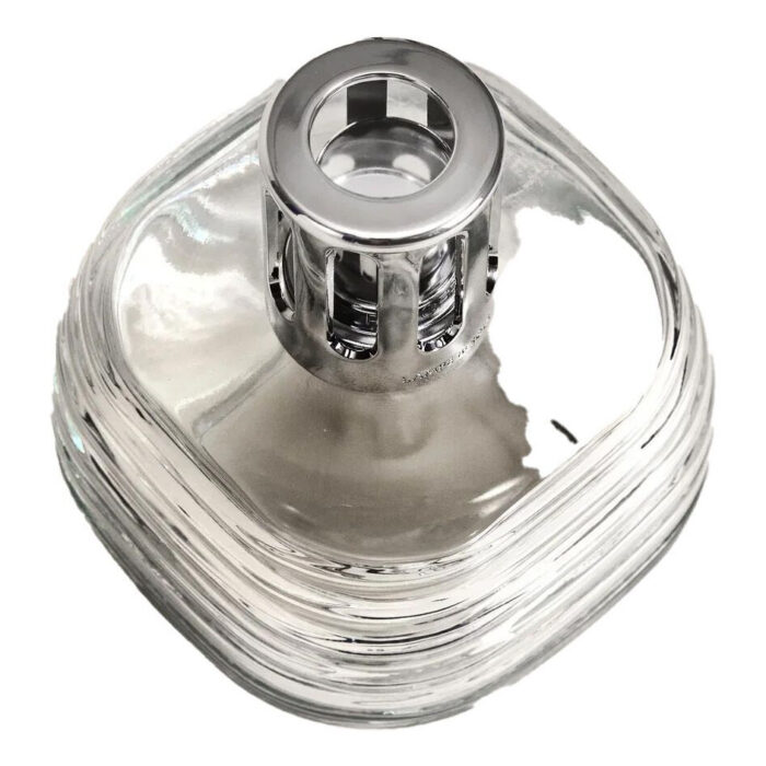 Klare Lampe Berger neben schwarzer Maison-Berger-Paris-Verpackung