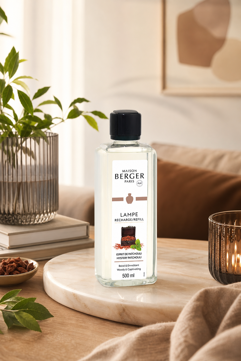 Maison Berger Paris Patchouli-Nachfüller auf einem Wohnzimmertisch
