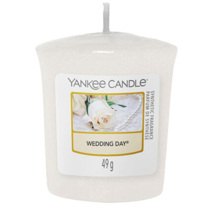 Weiße Yankee Candle Wedding Day Duftkerze mit sichtbarem Etikett