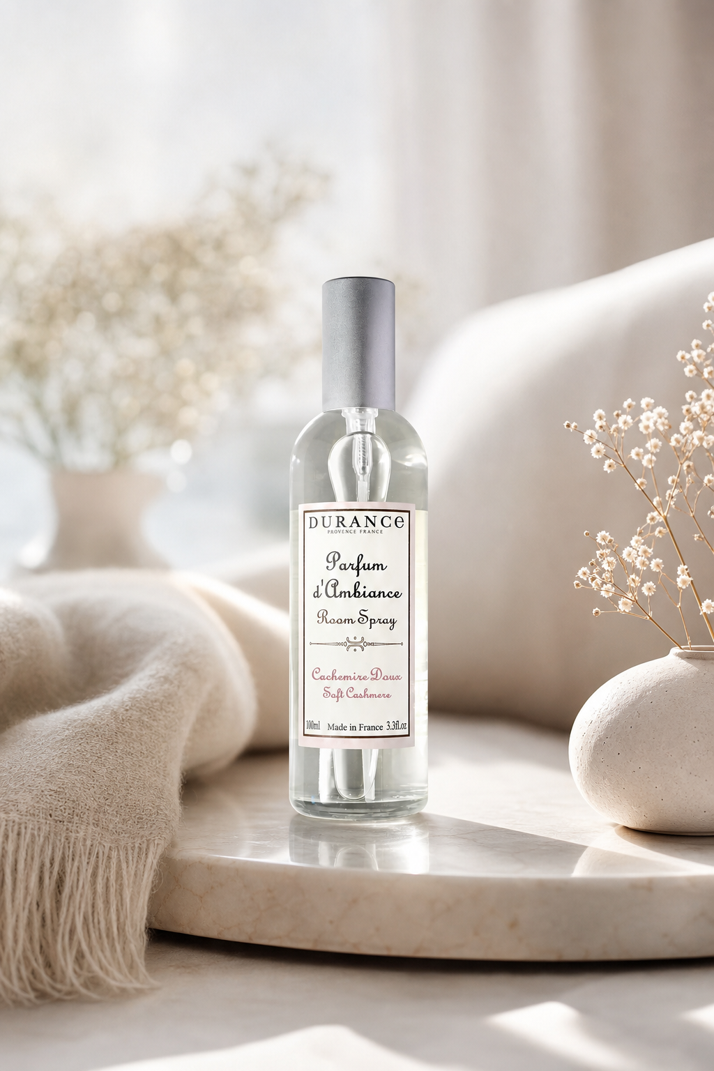 Weicher Kaschmir Raumspray 100ml in einer stimmungsvollen Anwendungsszene