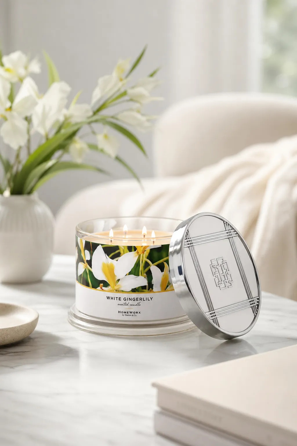 White Gingerlily 510g (4-Docht) in einer stimmungsvollen Anwendungsszene