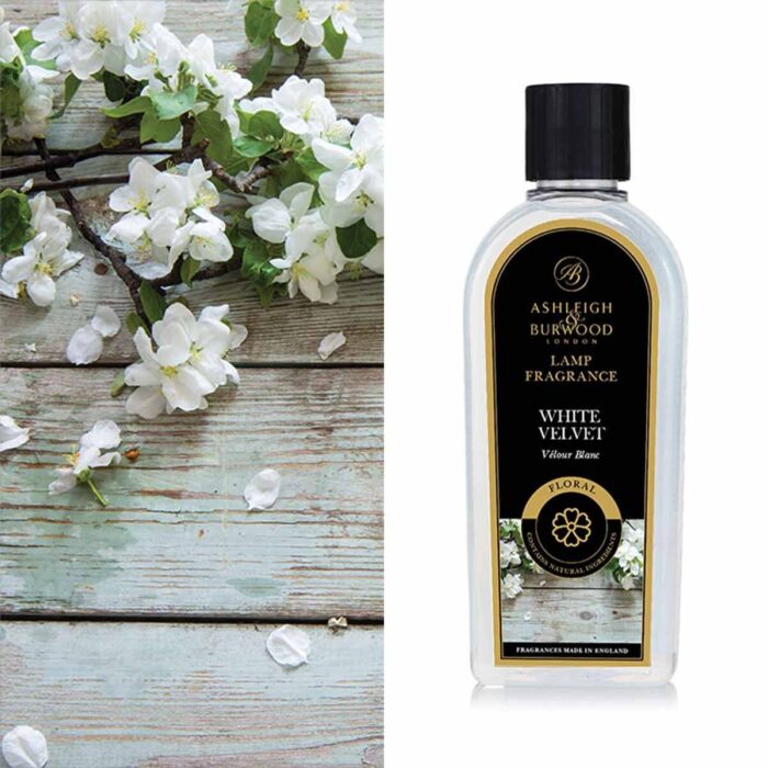 Nahaufnahme der White Velvet Lamp Fragrance Flasche mit Etikett