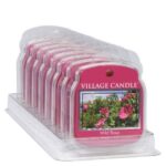 Mehrere verpackte Village Candle Wild Rose Duftwachse in einer Kunststoffhalterung