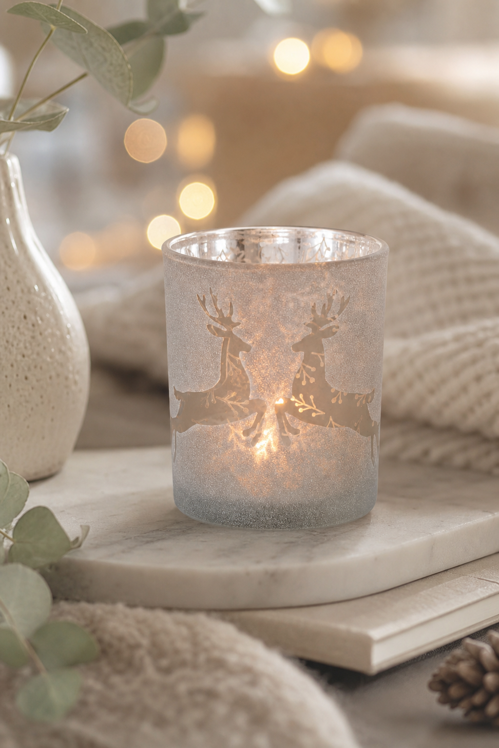 Windlicht Alpia beige klein in einer stimmungsvollen Anwendungsszene