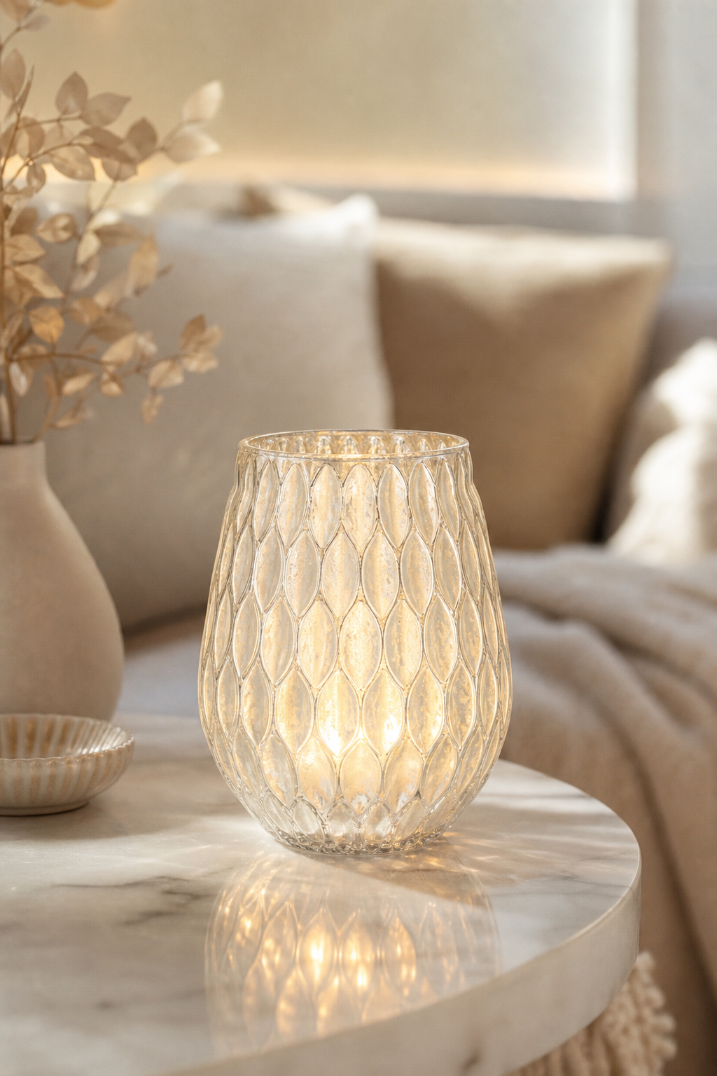 Windlicht Jalia gold 19cm in einer stimmungsvollen Anwendungsszene