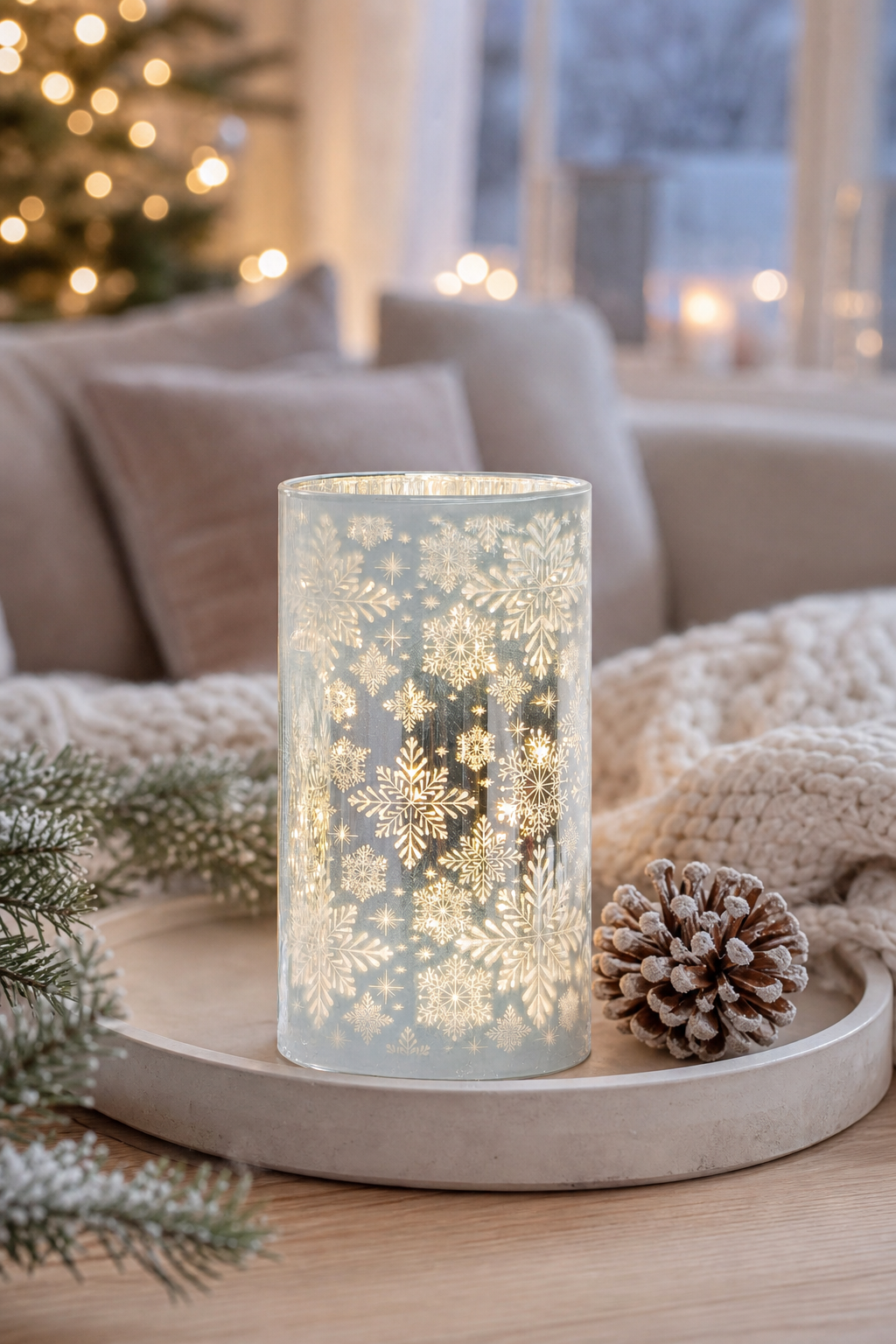 Windlicht Schneeflocke LED Glas 13cm in einer stimmungsvollen Anwendungsszene