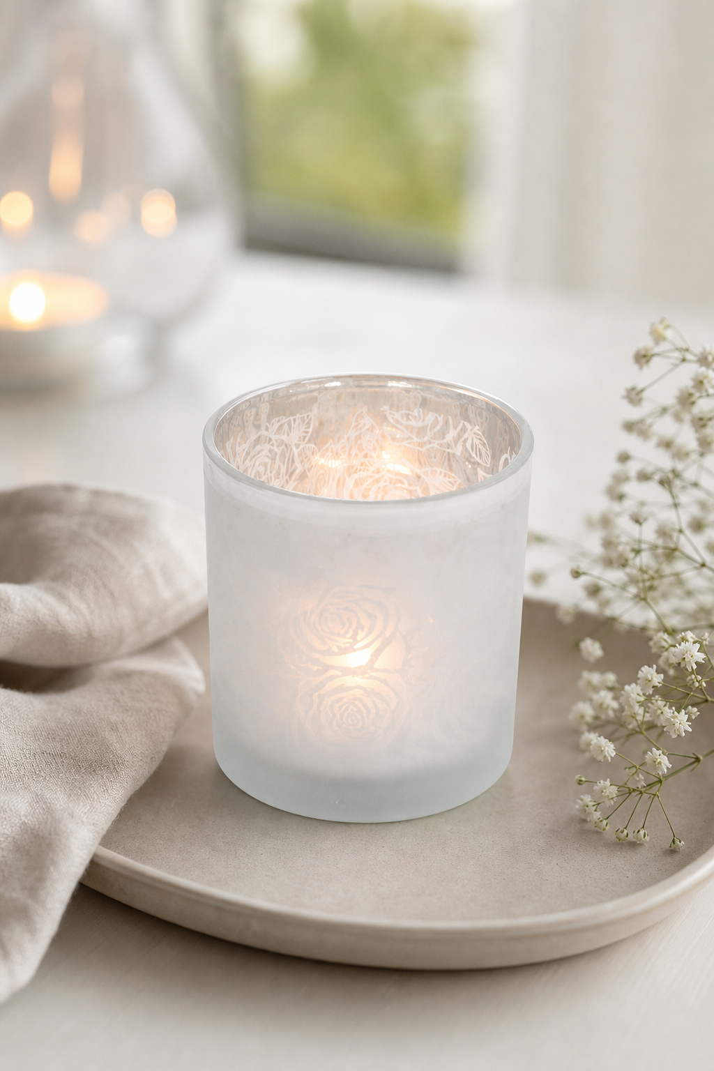 Windlicht weiß Rosendesign S in einer stimmungsvollen Anwendungsszene