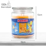 Haribo Winter Fun Duftkerze mit sichtbaren Angaben zu 100 Stunden, 13 Zentimetern und 10 Zentimetern