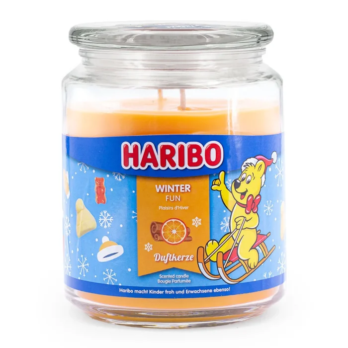 Frontansicht der Haribo Winter Fun Duftkerze mit Wintermotiv und zwei Dochten