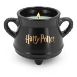 Schwarze Harry Potter Duftkerze im Kesselförmigen Gefäß mit brennender Flamme