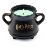 Brennende Harry Potter Kerze in schwarzem Kesselförmigem Gefäß mit zwei Henkeln