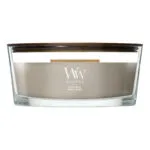 Nahaufnahme der WoodWick Wood Smoke Kerze mit sichtbarem Holzdeckel