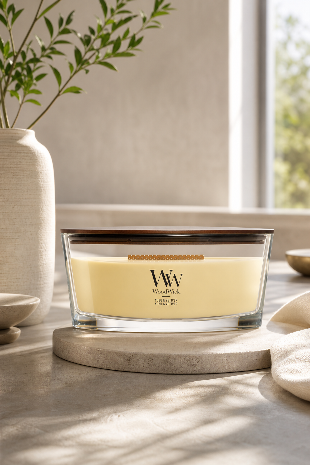 WoodWick Yuzu & Vetiver Kerze im Glas mit sichtbarem Holzdocht
