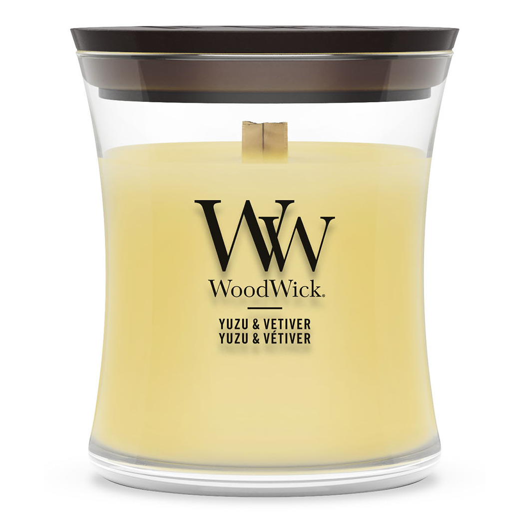 WoodWick Kerze Yuzu & Vetiver WoodWick Yuzu & Vetiver Kerze im Glas vor weißem Hintergrund