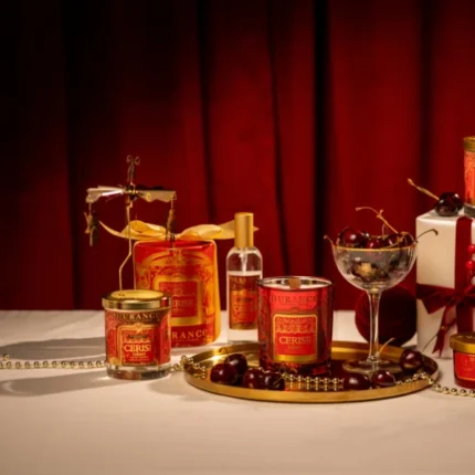 Set mit Karussel und Duftkerze 180gr Samtige Kirsche – Produktansicht
